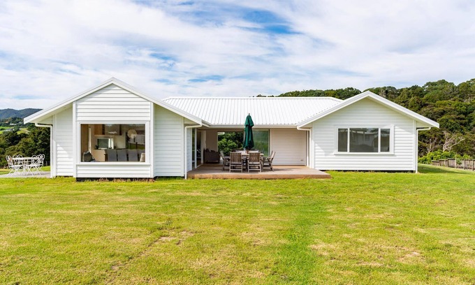 Langs Beach Maison | Villa Elena - Brand new, sunny, well-appointed holiday home, walking to beach