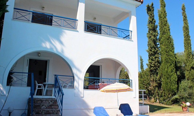 Messini Villa | Villa ELENI 3 chambres, 2 salles de bain, piscine privée, vue mer. EOT sous licence.