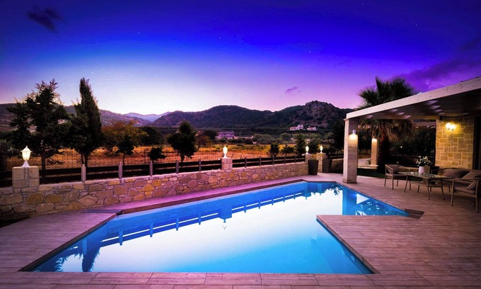 Nopigia Villa | Villa Elenitsa - Élégante propriété à seulement 200m de la plage et des restaurants