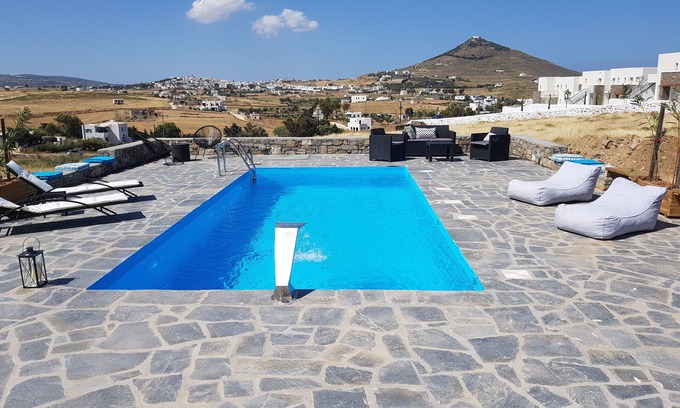 Piso Livadi Maison | Villa Emartena for 14 guests w/ 3pools, 3 outdoor Jacuzzi near Punda Beach