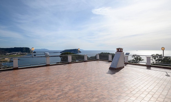 Pozzuoli Villa | Villa Emilia - Sept Chambres Villa, Couchages 13