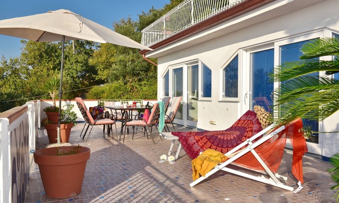 Castellabate Historic Centre Appartement | Villa Felice 5 minutes from the historic village center with fantastic sea views