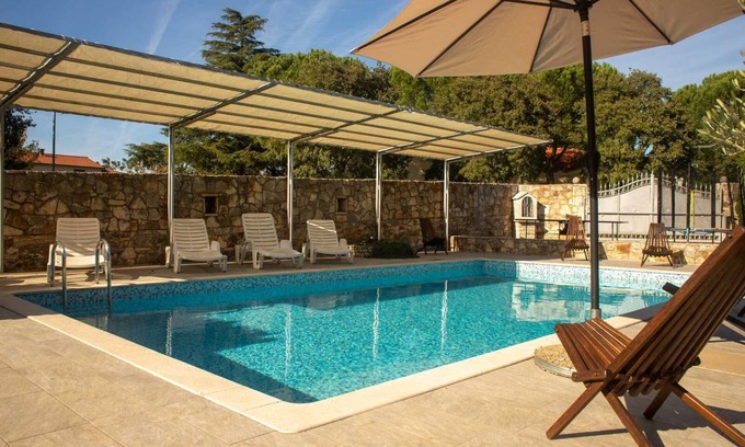 Matohanci Maison | VILLA FJORD Guest House with Pool