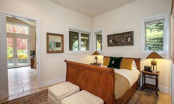 Sun Valley Maison | Villa Fleuve: Tennis Court House. A luxurious property in Sun Valley