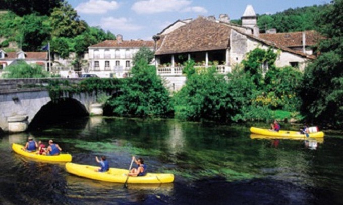 Brantome-en-Perigord Maison | Villa for 1-10 in Dordogne, resto across the lawns and just a stroll to Brantome