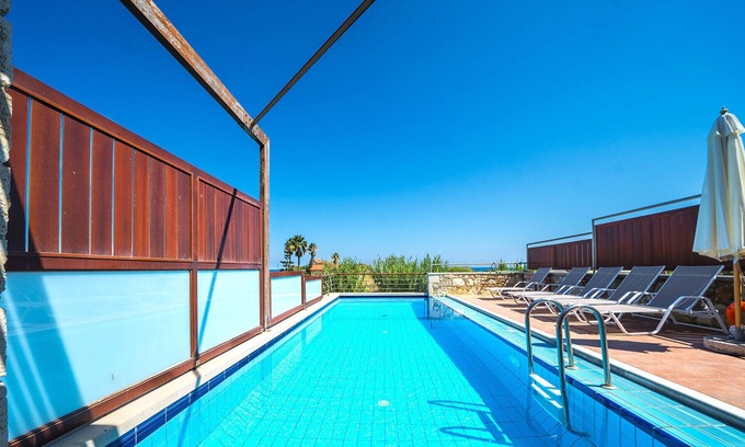 Kamisiana Villa | Villa a louer, piscine privee, vue sur la mer, 200m de la plage