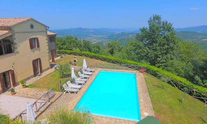 Lisciano Niccone Villa | Villa Forconi: Villa de luxe entièrement privée avec piscine et wifi gratuit.