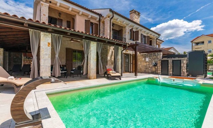 Porat Villa | Villa Forte with Heated Private Pool close to the Beach