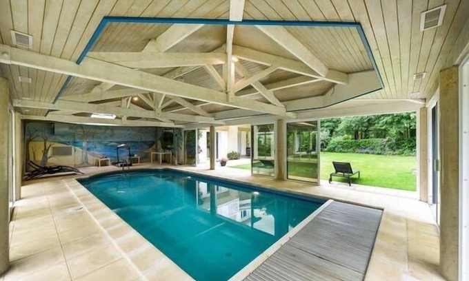 Saint-Sulpice-et-Cameyrac Maison | Villa 8/10p Piscine intérieur chauffée, jacuzzi, dans résidence golfique, tennis