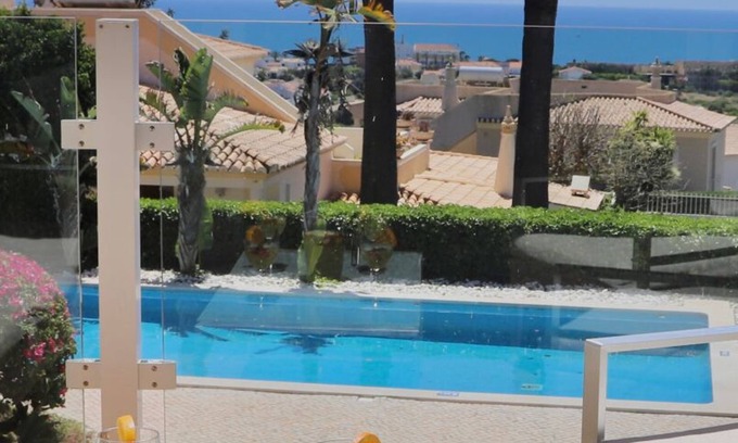 Cerro de Aguia Chalet De Ski | Villa Gardénia - vue sur mer encroyable, sale des jeaux, piscine, wifi