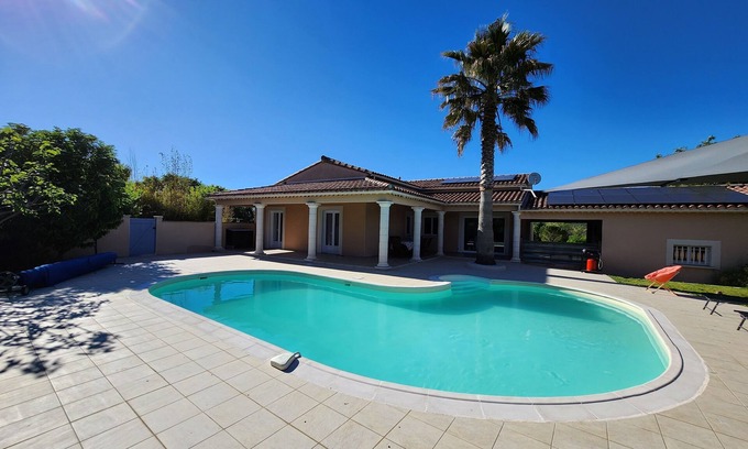 Vallerargues Villa | Villa UZES avec piscine privée et chauffée .