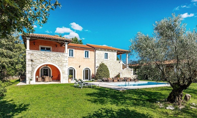 Prkacini Villa | Villa Gimino - Belle villa avec piscine privée chauffée, football de table et fléchettes