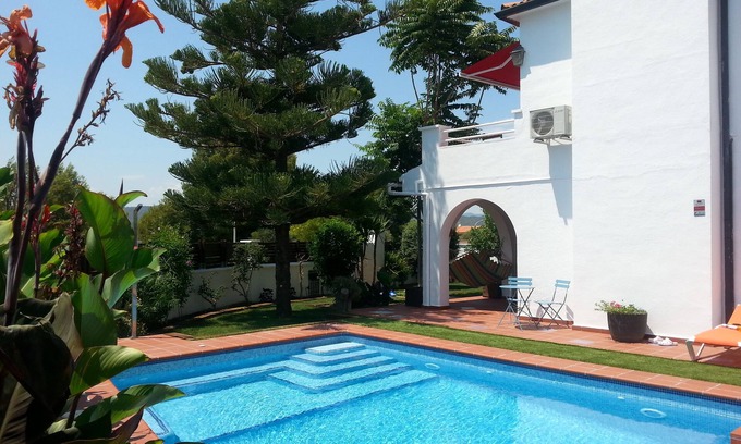 El Vendrell Villa | Villa Habana avec chambres climatisées et piscine avec spa intégré