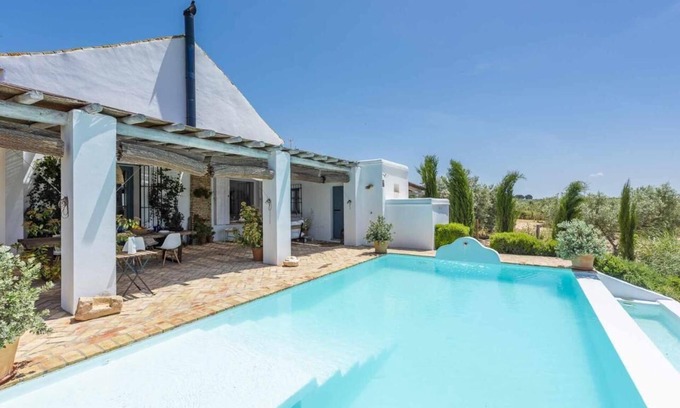 Marchena Maison | Villa "Hacienda San Antonio" avec piscine privée, jardin privé & Wi-Fi