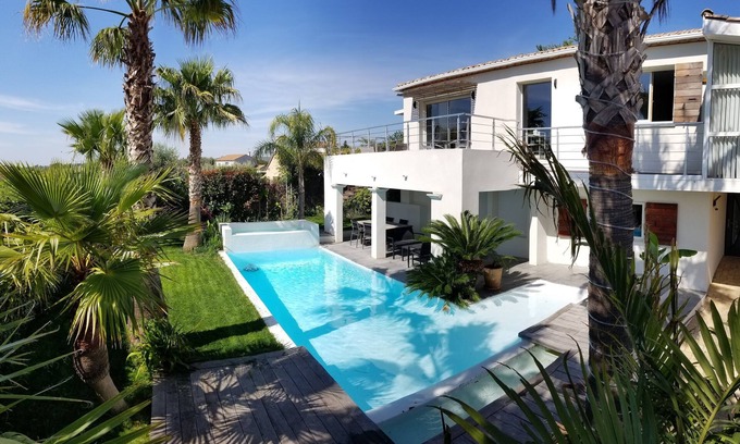 Montbazin Villa | Villa , piscine chauffée, vue exceptionnelle, jardin exotique, classé 4*