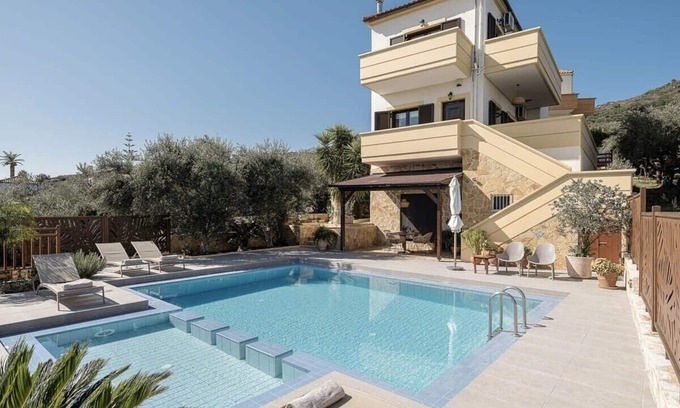 Spilia Villa | Villa Hibiscus with private pool & bbq