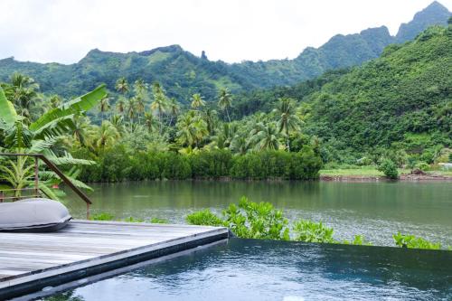 Papeto'ai Villa | Villa Ho'a - bord de mer avec piscine
