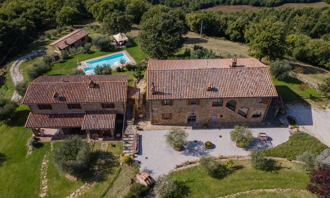 Preggio Maison | Villa I due Casali avec piscine privée entourée d'un splendide panorama
