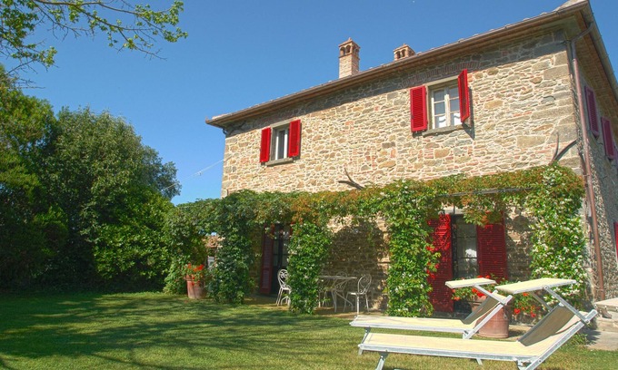 Montalla Maison | Villa il Giuggiolo, ancienne maison de campagne avec piscine à Azienda Fontelunga
