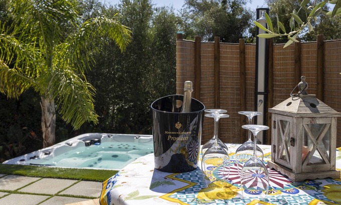 Menfi Villa | Villa 'Villino Il Melograno' avec terrasse privée, Wi-Fi et climatisation.