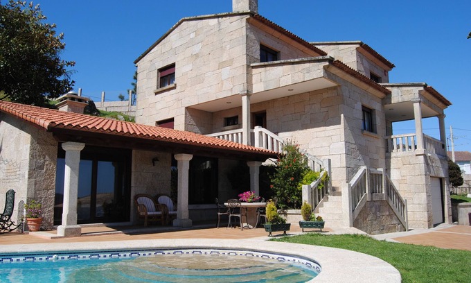 Baiona Chalet De Ski | Villa in Baiona 1100 m from the Beach