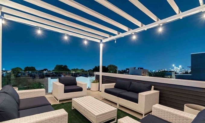 South Philadelphia Maison | Villa in Citta, LUX Rooftop, Arcade, Movie Theater