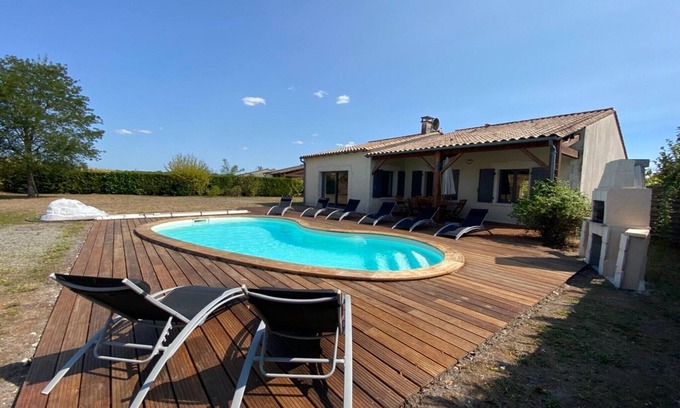 Chalais Maison | Villa in France with Private Pool & Garden