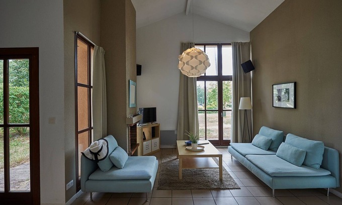 Salles Villa | Luxuriante dans une avec un château