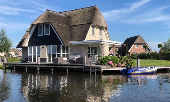 Delfstrahuizen Villa | Villa in Friesland with Sauna and Jetty