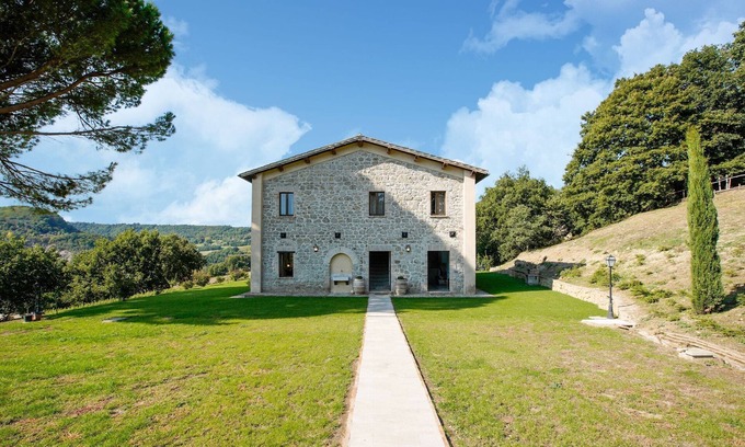 Castiglione in Teverina Villa | Vieille Villa à Sermugnano avec piscine à débordement