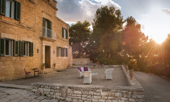 Paceco Villa | Bel appartement de trois pièces avec un petit jardin