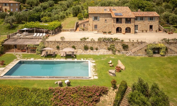Tuoro sul Trasimeno Villa | Villa à Tuoro Sul Trasimeno avec 7 chambres à coucher, 14 couchages