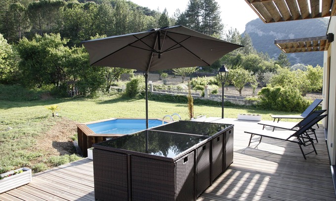 Curnier Maison | Villa en Campagne Provençale avec piscine.
