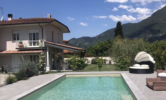 Camaiore Maison | "La Pitorina" à Versilia, 8 lits, wifi, tvsat, piscine, 9km de la mer