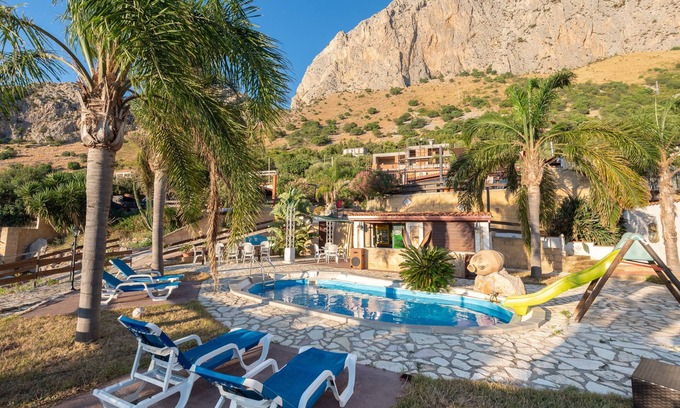 Cinisi Villa | Villa "Ina" avec vue sur la mer, piscine partagée et Wi-Fi