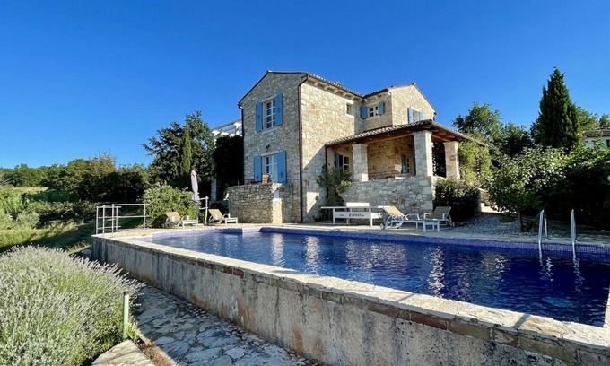 Vizinada Maison | Villa Inmitten von Olivenbäumen und Wein