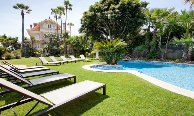 Passeig Maritim Villa | Superbe villa en bord de mer - climatisation, maison d'hôtes, wifi