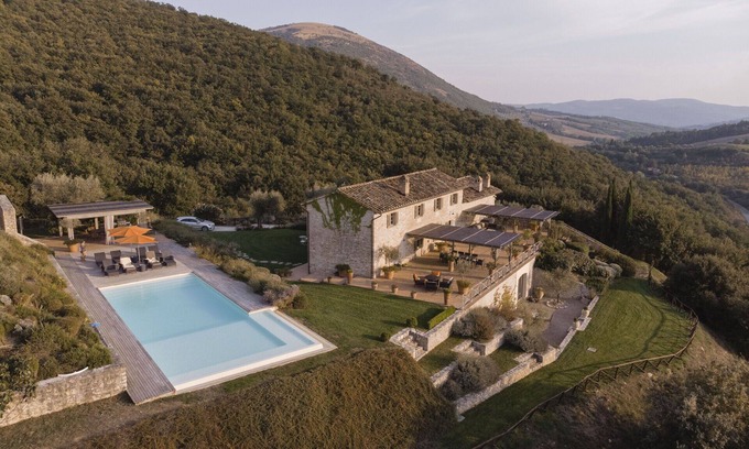 Montelaguardia Villa | Villa à San Giovanni Del Pantano avec 7 chambres à coucher, 14 couchages