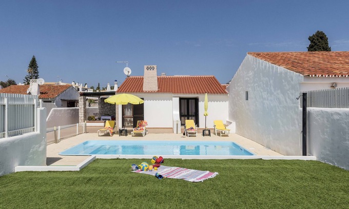 Areias de Sao Joao Villa | Villa 'Jacaranda' avec piscine privée, Wi-Fi et climatisation