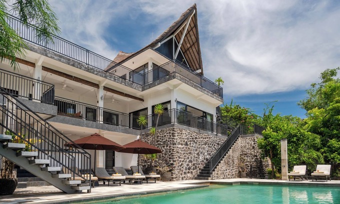 Temukus Villa | Villa Jempiring: Villa de luxe de style balinais avec une vue imprenable sur la mer!