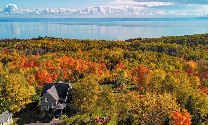 Pointe-au-Pic Villa | Villa Julie, vue spectaculaire sur le fleuve, 53 acres, 2km-sentiers pédestres