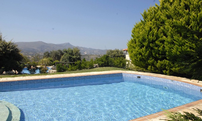 Heraklion Villa | Villa Kalithea, vue imprenable sur les vignobles et les montagnes avec la mer au loin