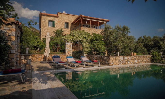 Lefktron Maison | Villa Kamares - notre belle maison dans le magnifique Péloponnèse - par Stoupa