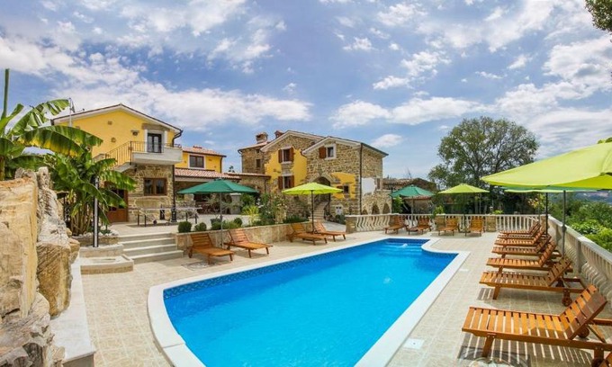 Tupljak Villa | Villa Karlici