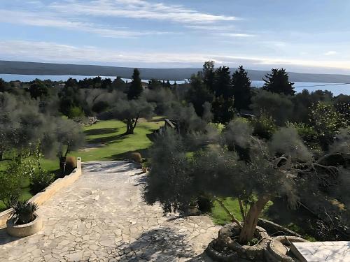 Nerezine Maison | Villa Karolina Großes Ferienhaus Meerblick 2000qm Garten Familien Gruppen Insel Lošinj