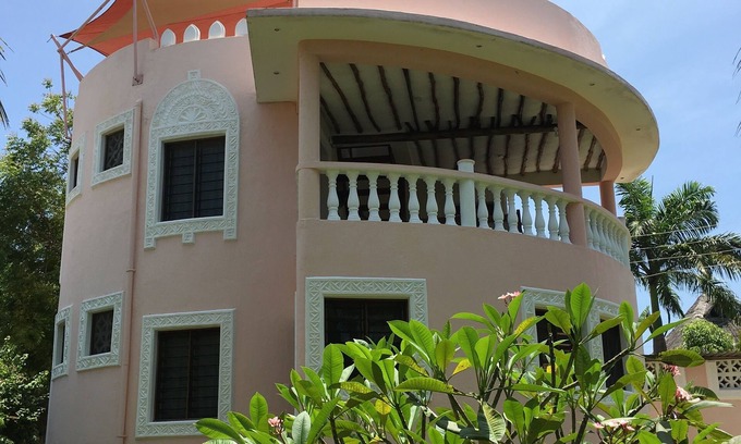 Galu Villa | Villa Kwako. Pour la confidentialité et en toute sécurité. Meublé avec goût, pour famille ou groupe.