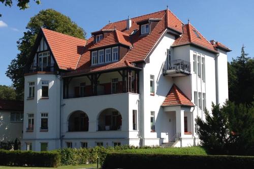 Ostseebad Kuhlungsborn Appartement | Villa Löwenstein