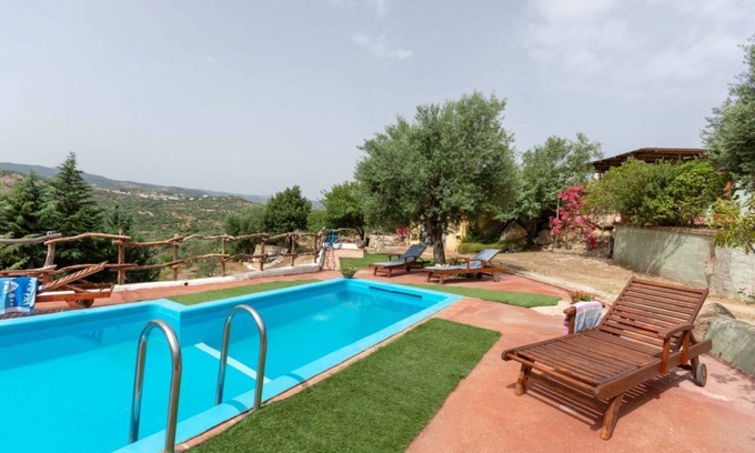 Oliena Villa | Villa L’Oleandro avec vue magnifique, piscine privée et A/C