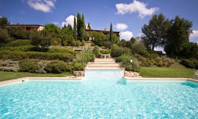 Chiusi Villa | Villa La Cascata - Private Tuscan Villa with pool