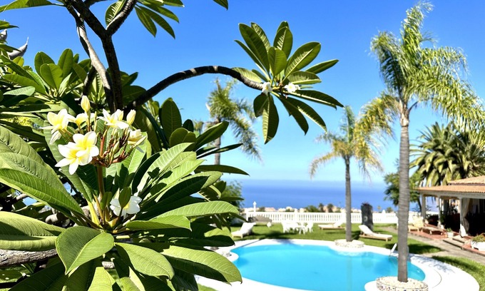 Los Realejos Villa | Villa La Perla Exotica Your Tenerife ocean view paradise to escape!